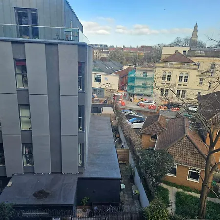 Cosy 1-bed Flat Close To Centre