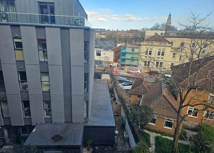 Cosy 1-bed Flat Close To Centre